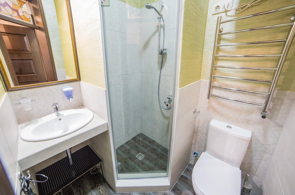 Apartment On Valova 16-2- 2 Minutes To Market Square Lviv Exterior photo